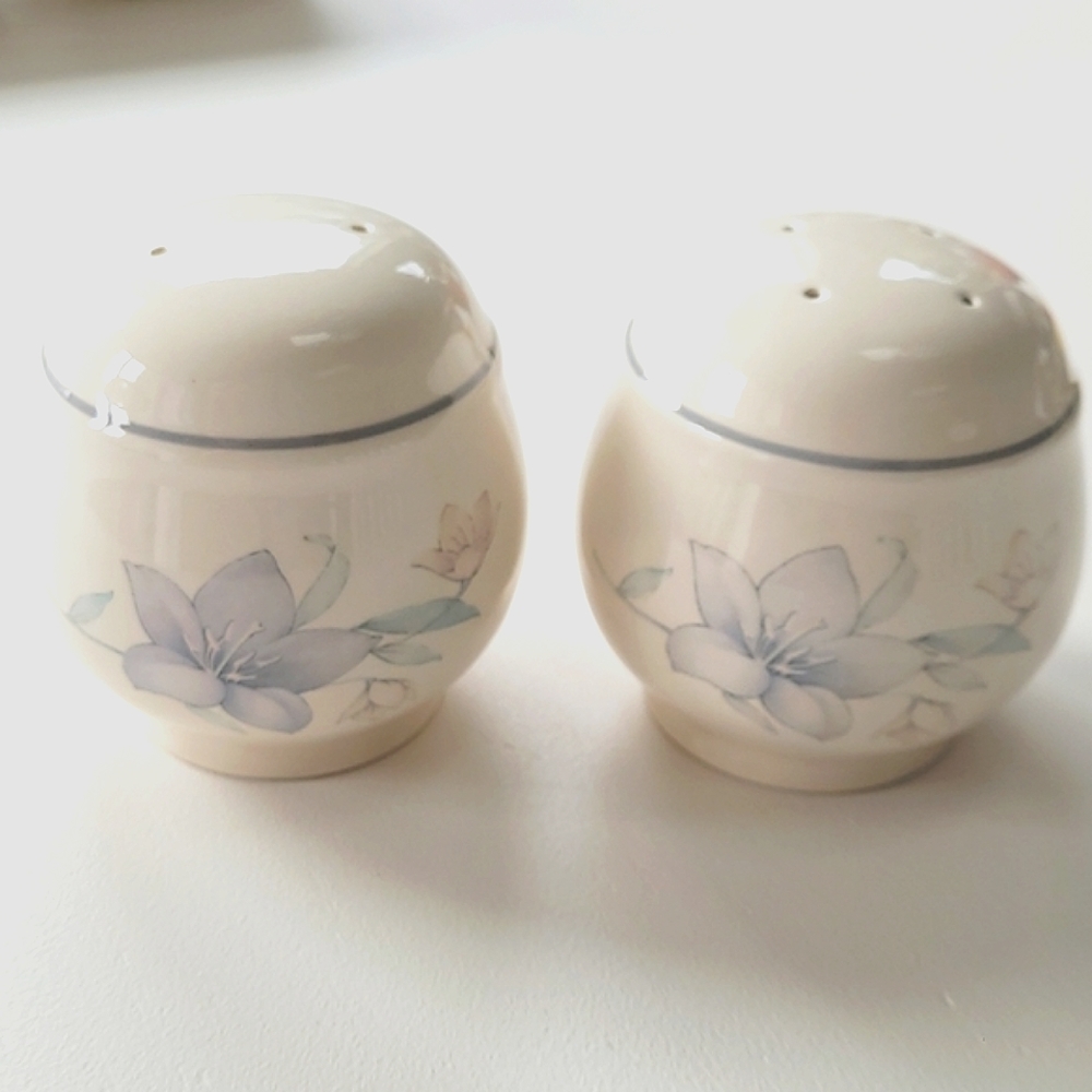 Keltcraft (Noritake) Kerry Spring Salt and Pepper
